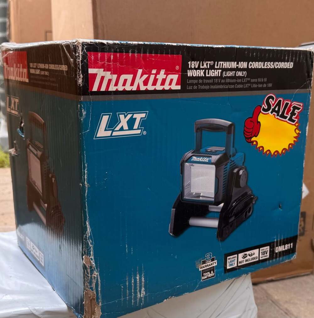 Makita DML811 18V LXT Lithium-Ion Cordless/Corded Work Light (Light Only)